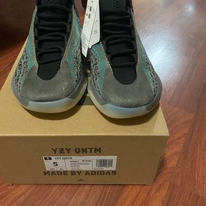 Yeezy QNTM Teal size 5
